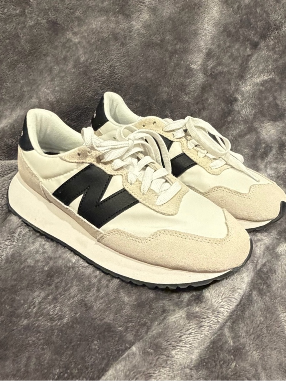 New Balance Cream & Black Casual Runner Sneakers